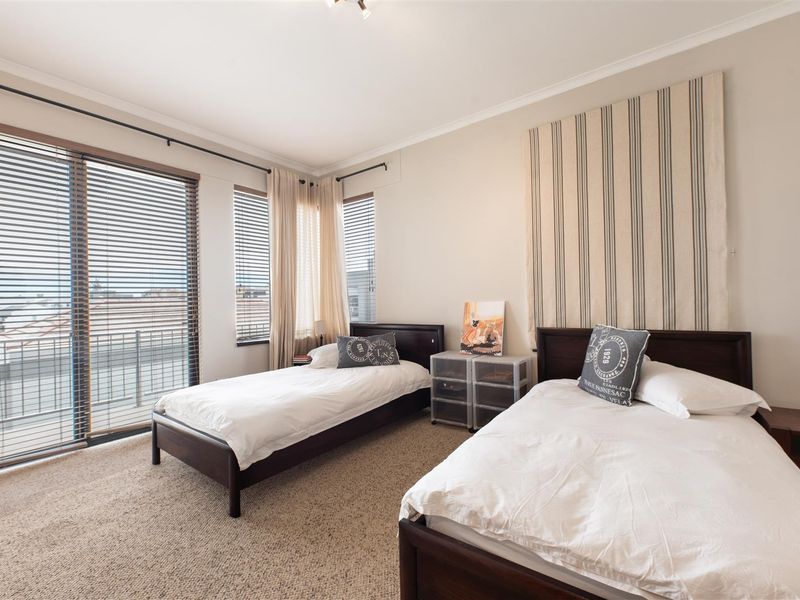 BEACHFRONT HOUSE - Photo 4