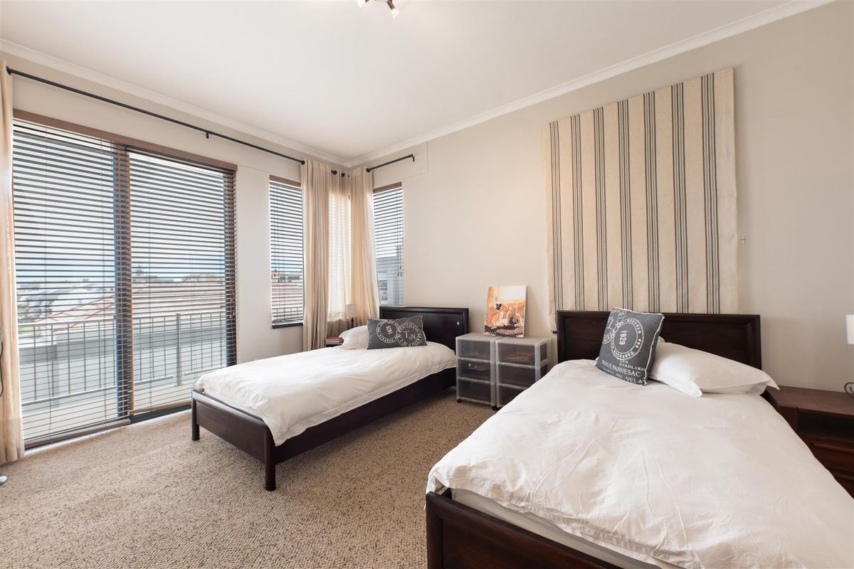 BEACHFRONT HOUSE - Photo 4