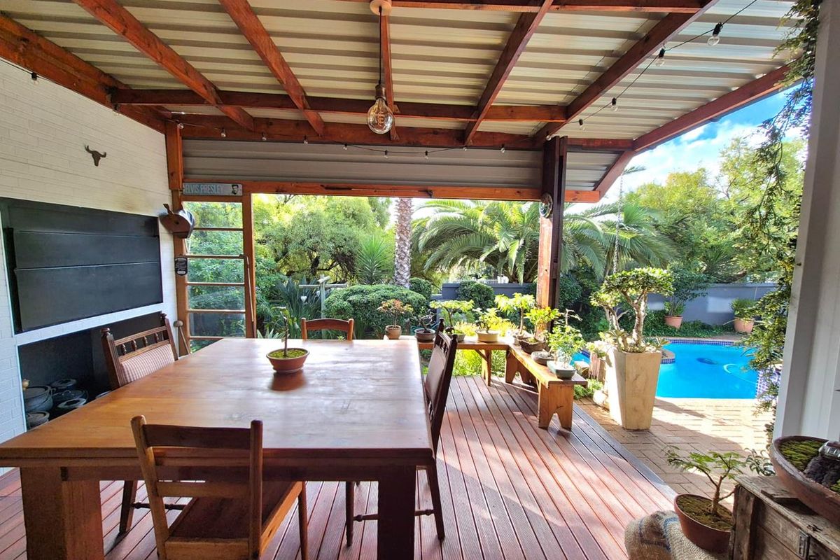 Entertainers's dream home with a Flat and Views for Days - Photo 4