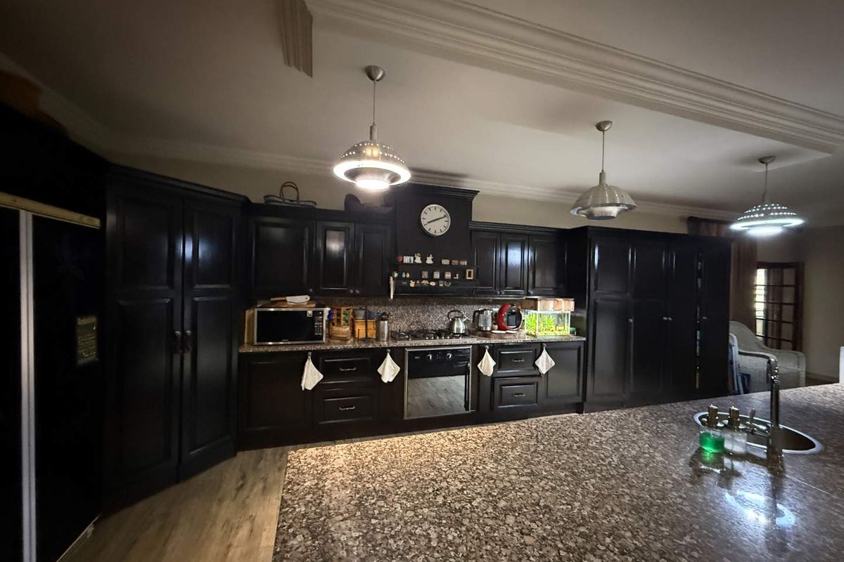 Massive 692m2 Property | 8 Bedrooms | Flatlet | Ideal Guesthouse or Multi-Family Investment - Photo 2