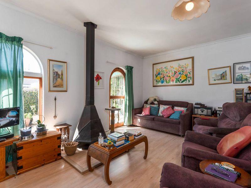 Charming 3-Bedroom Family Home with Pool & Excellent Security – Prime Location - Photo 3