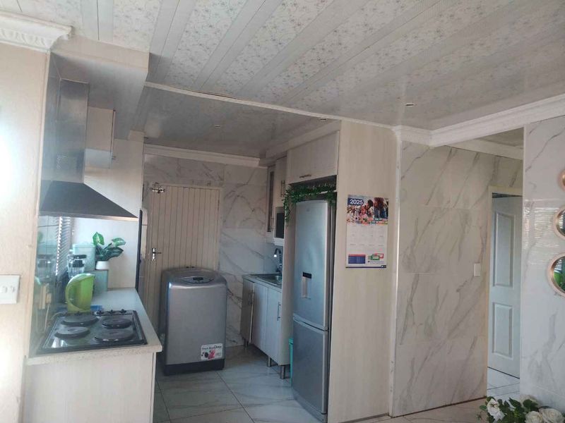 3 bedrooms house for sale in Soshanguve B1 - Photo 5