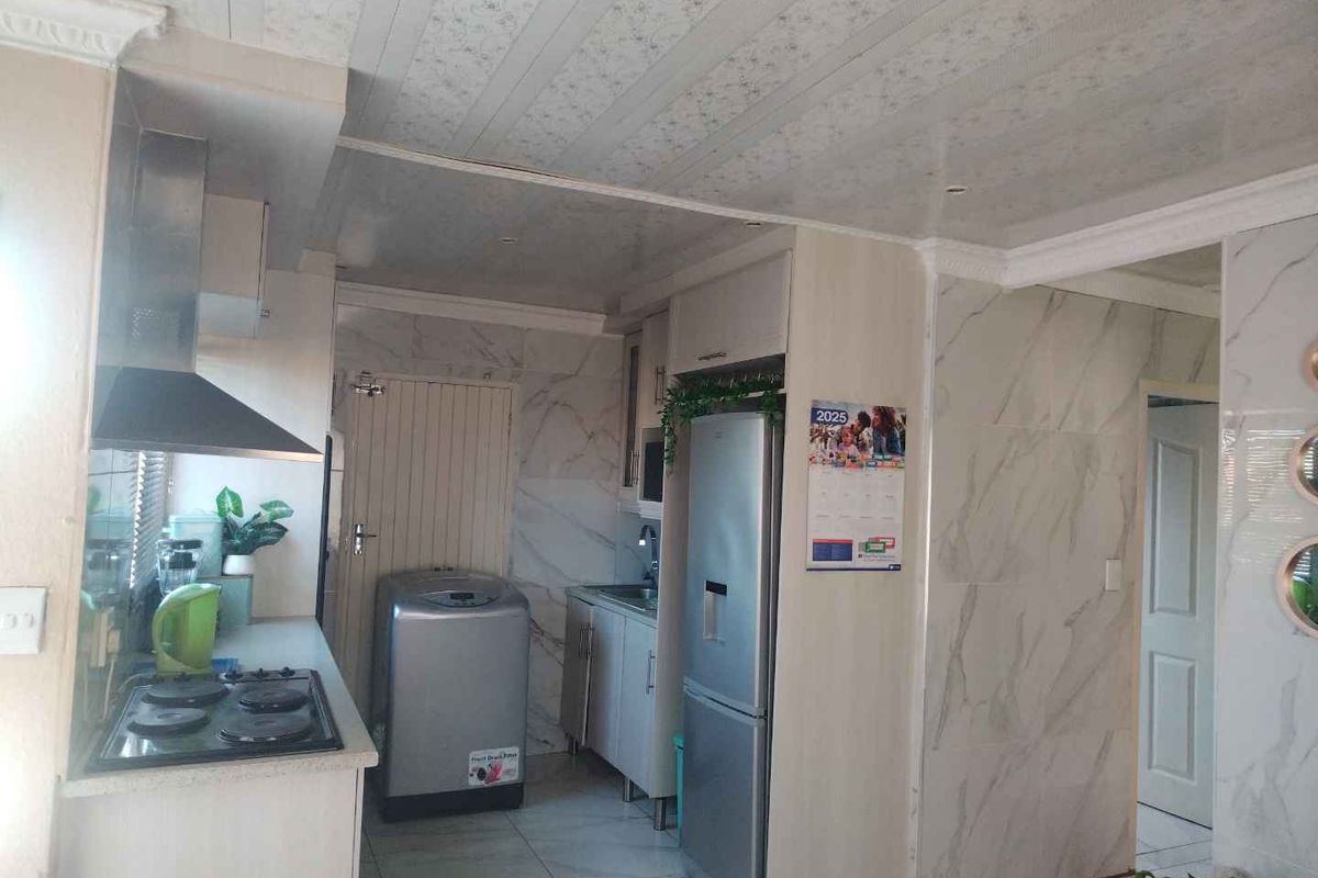 3 bedrooms house for sale in Soshanguve B1 - Photo 5