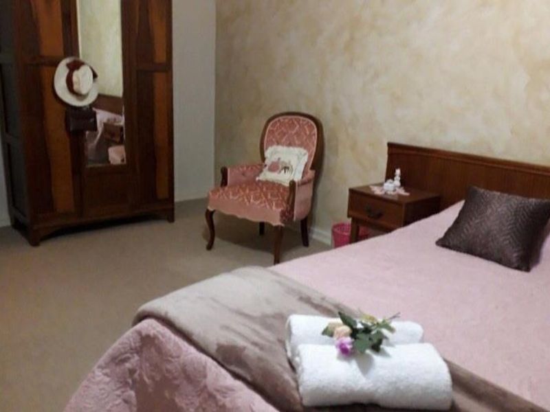 Spacious 4-Bedroom Family Home in Kakamas - Photo 4