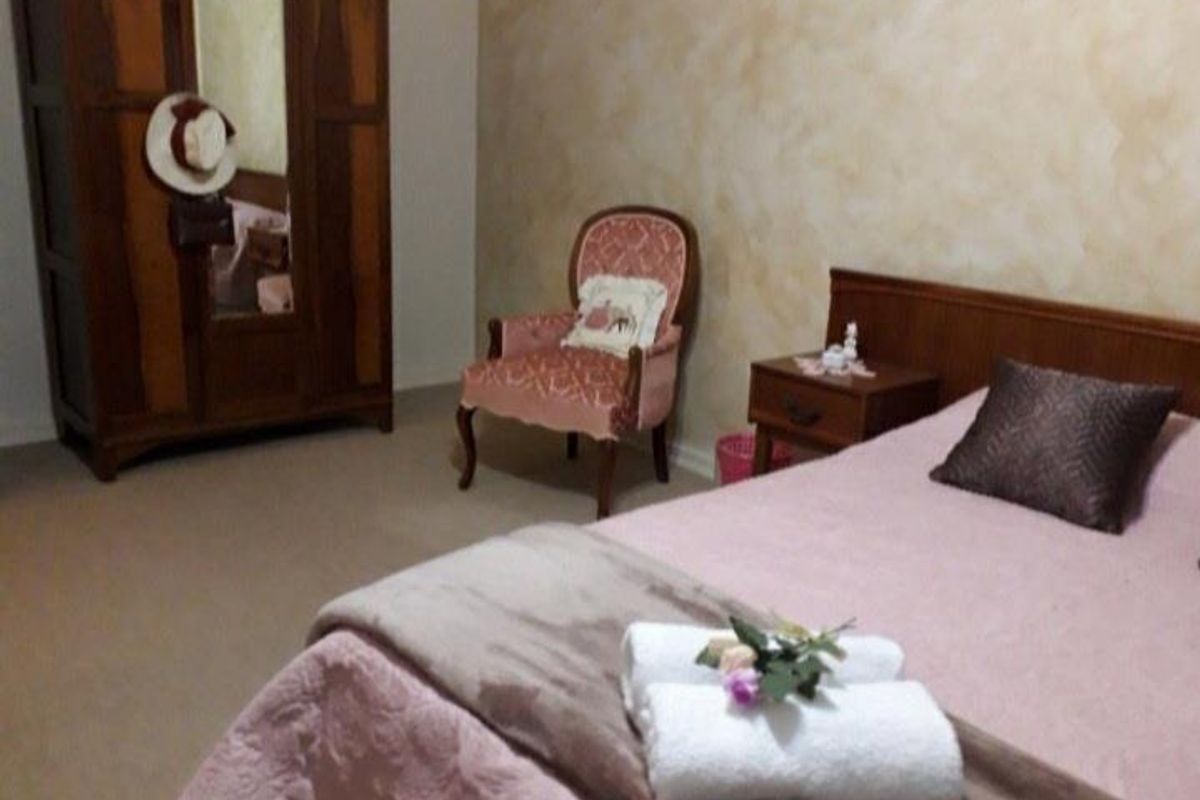 Spacious 4-Bedroom Family Home in Kakamas - Photo 4