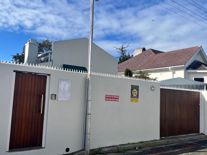 2 bedroomed home with secure parking - Photo 1