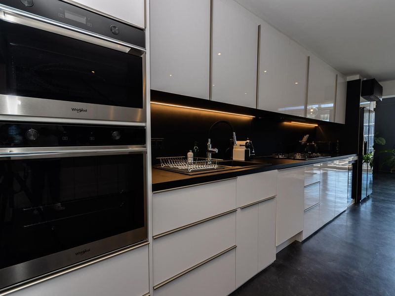 Stunning luxury penthouse to rent in the heart of the CBD - Photo 8