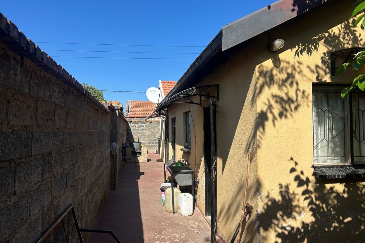 Ebony Park R 1 200 000- Lovely family home - Photo 3