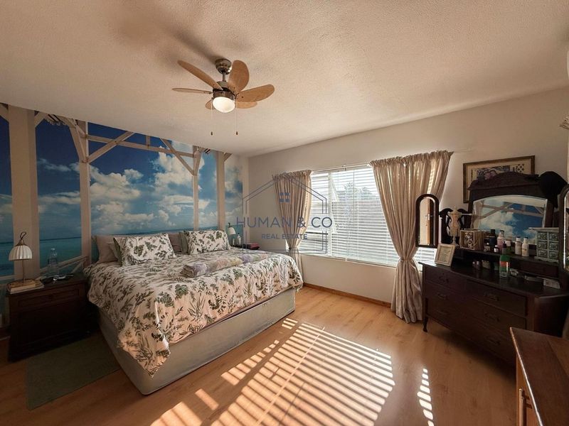 Spacious 4-Bedroom Home with 1 Bedroom Flat in prime Meersig Area - Photo 10