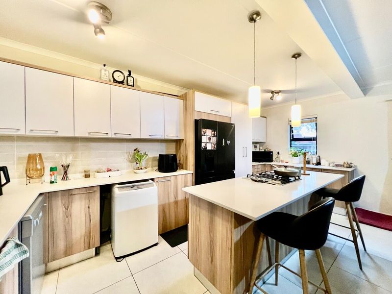 Charming 3-Bed Garden Unit in Sought-After Modderfontein Estate - Photo 5