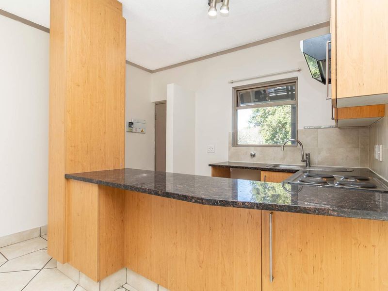 Move-In Ready! Lovely 1 Bedroom Apartment in Popular Matika Estate - Photo 4