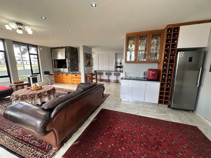 SPACIOUS HOME WITH TWO INCOME GENERATING FLATS FOR SALE,SWAKOPMUND - Photo 10