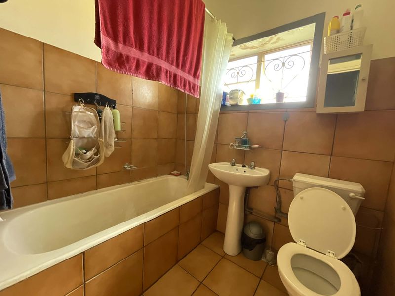 Family Home With 1 Bedroom Garden Cottage - Photo 7