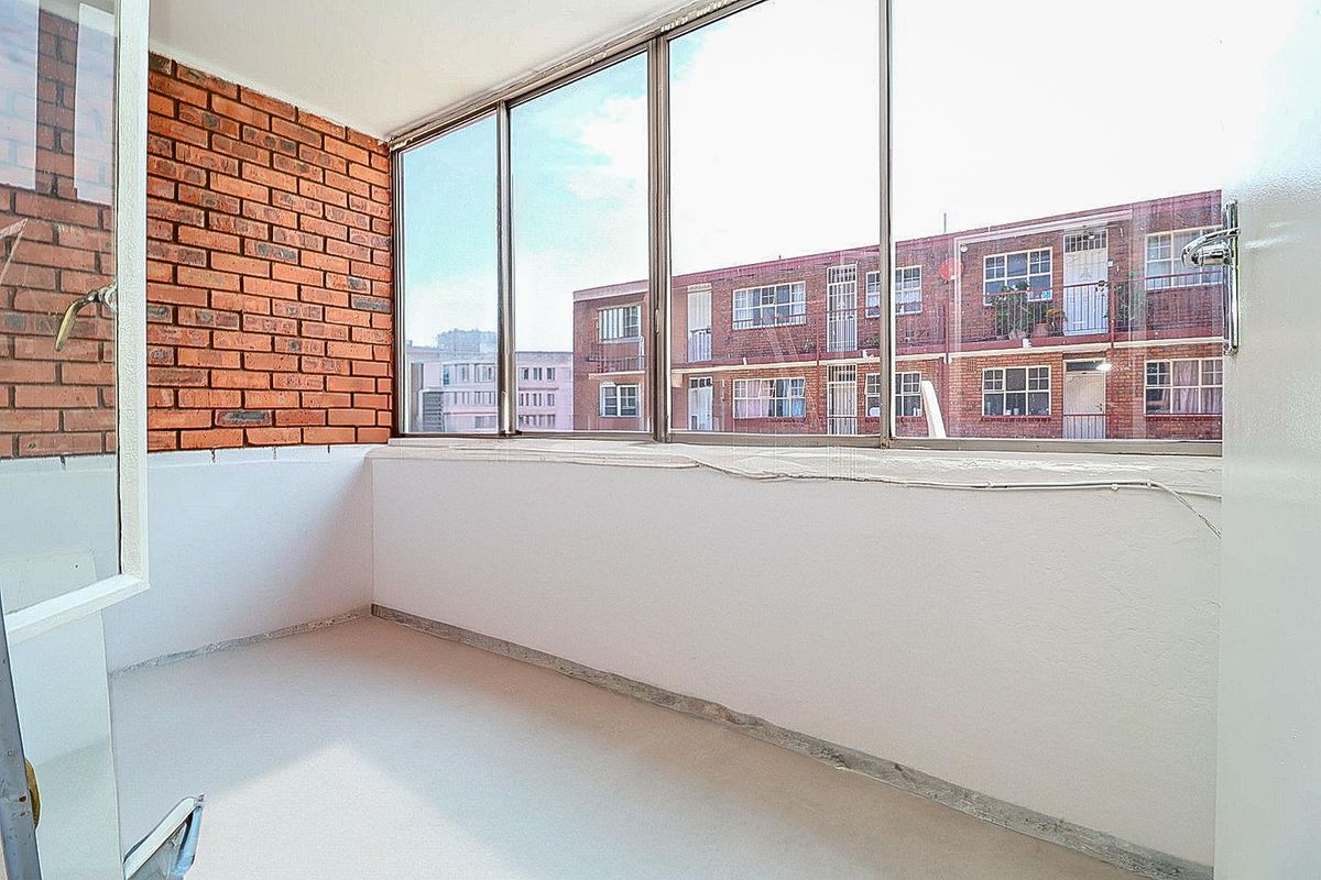 Two Bedroom Apartment Conveniently Located! - Photo 5