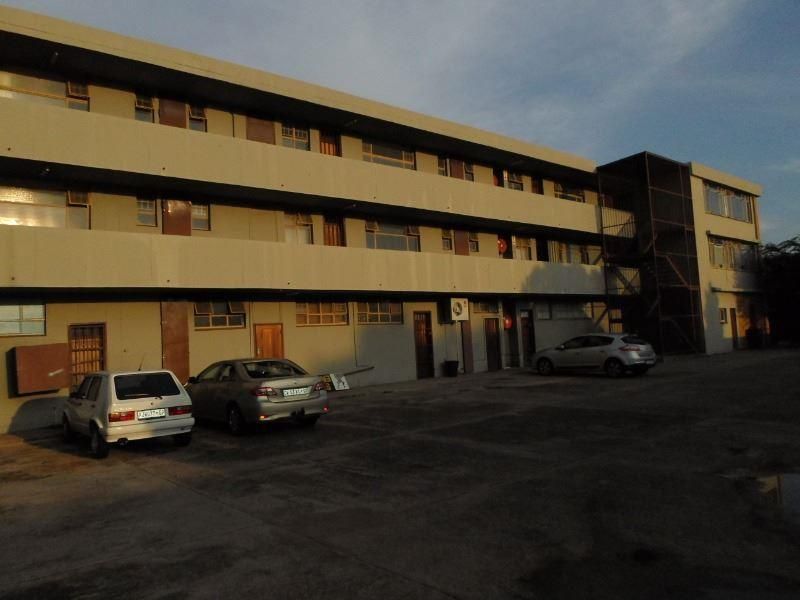 SPACIOUS 2.5 BEDROOM FLAT TO RENT IN PARKTOWN ESTATES - Photo 2