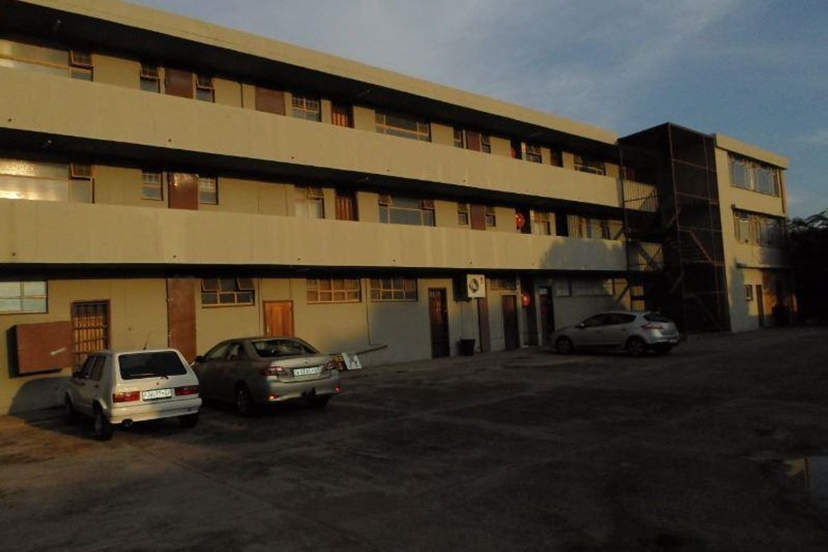 SPACIOUS 2.5 BEDROOM FLAT TO RENT IN PARKTOWN ESTATES - Photo 2