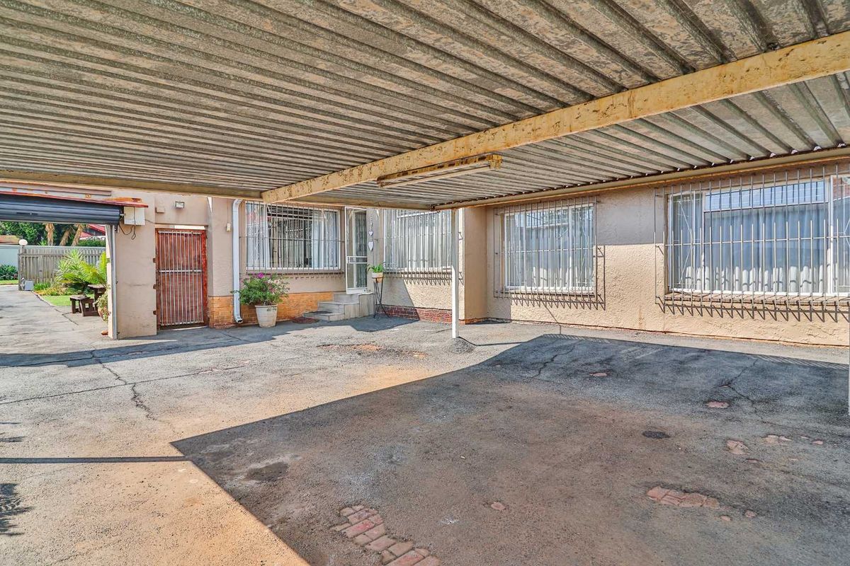 QUALITY FAMILY HOME WITH A FULL COTTAGE FOR SALE IN BRACKENDOWNS - Photo 5