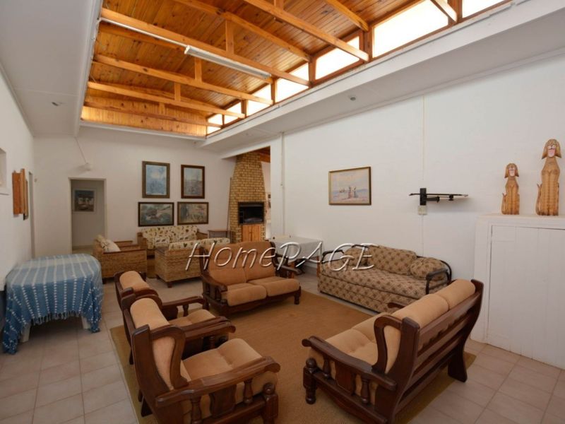 Ext 2 (North Dune), Henties Bay:  7 Bedr Home with AWESOME VIEWS - Photo 6