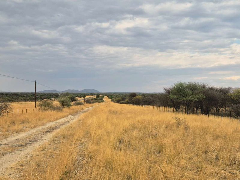 Guarantee views and privacy! 5HA plot for sale! 12 km South West from Okahandja on the Gross Barmen Road! - Photo 4