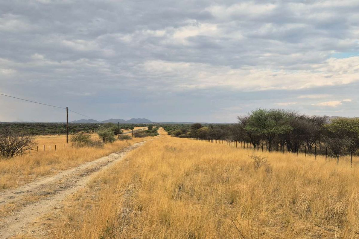 Guarantee views and privacy! 5HA plot for sale! 12 km South West from Okahandja on the Gross Barmen Road! - Photo 4