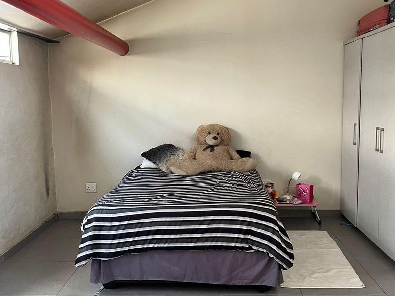 Charming Loft Living: Modern Comfort in a Secure Complex! - Photo 5