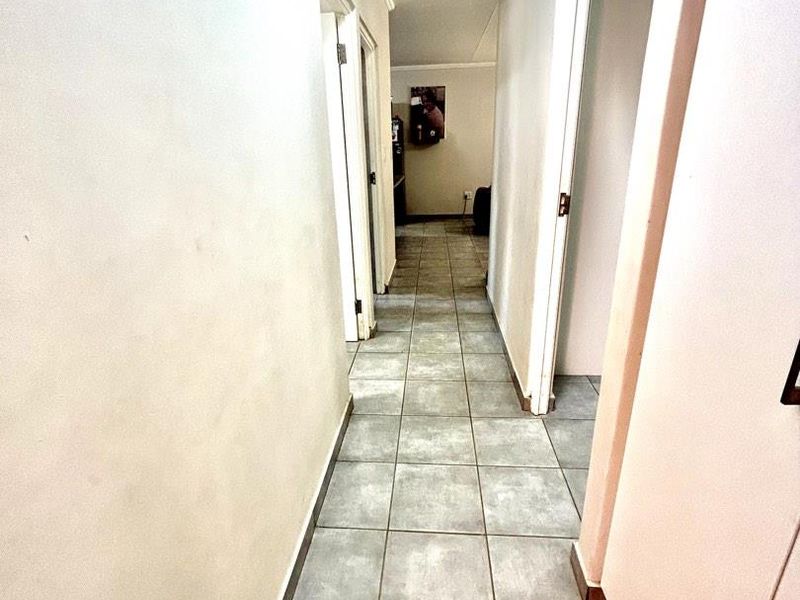 Family-Friendly 4 Bedroom Home in Osona Ext 4 - Photo 10