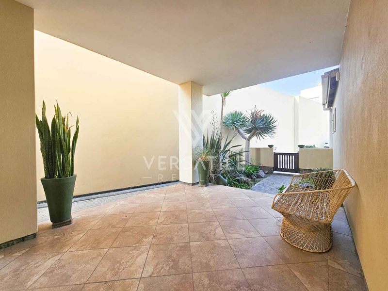 To Let - Beachfront  Flat - Photo 3