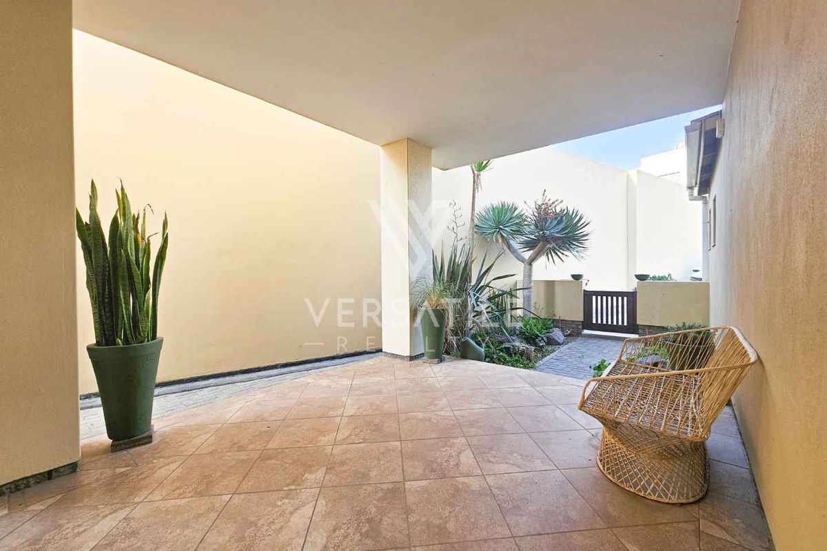 To Let - Beachfront  Flat - Photo 3