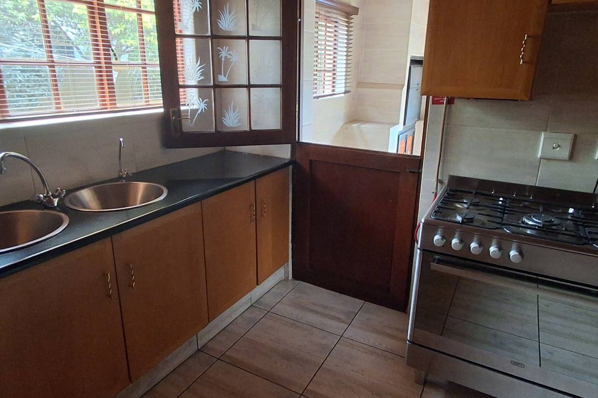 4 Bed Entertainer's Dream - Photo 5