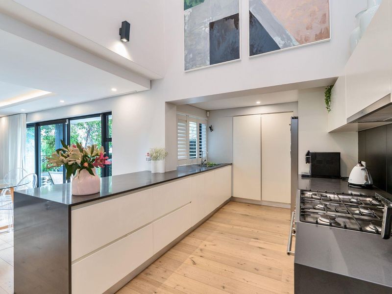 North facing duplex, your new home or Airbnb winner - Photo 9