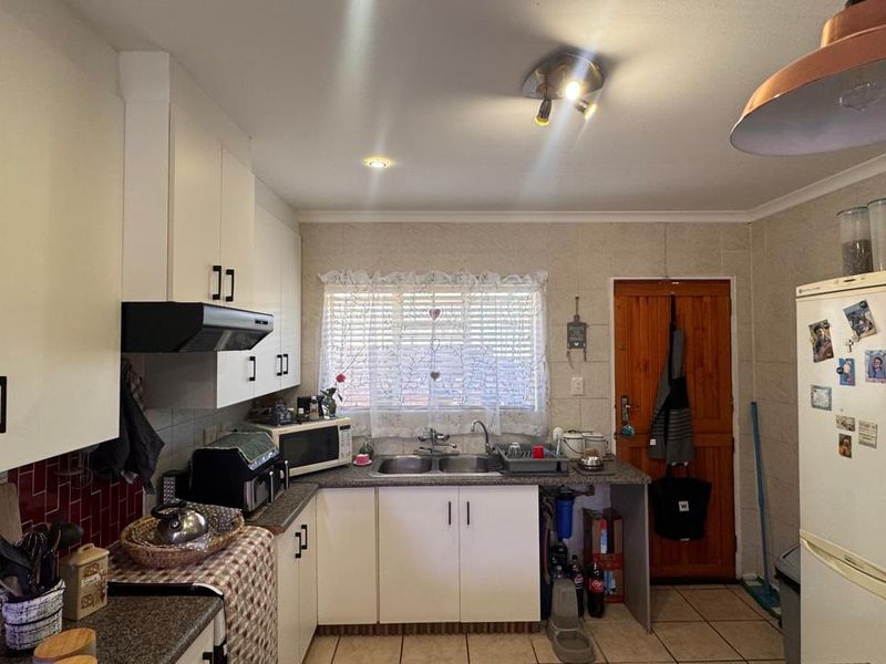 Modern Townhouse Living with Minimal Maintenance - Photo 4