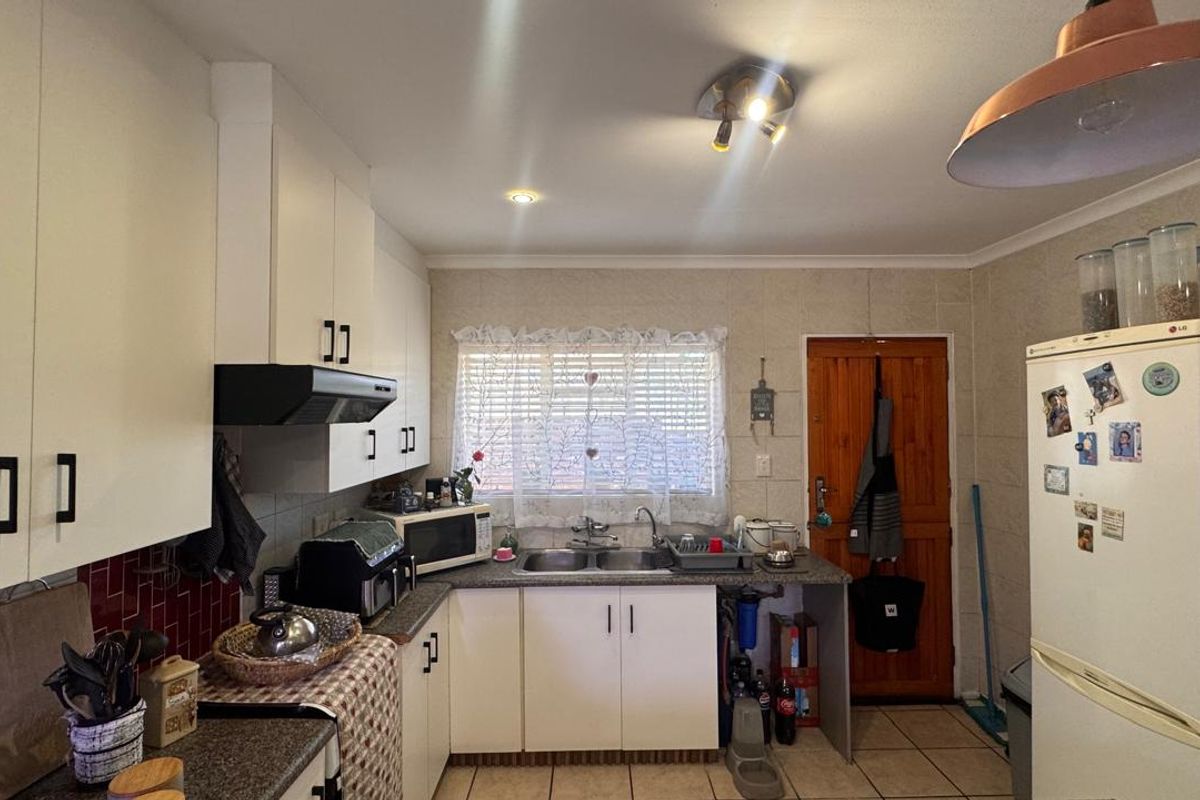 Modern Townhouse Living with Minimal Maintenance - Photo 4