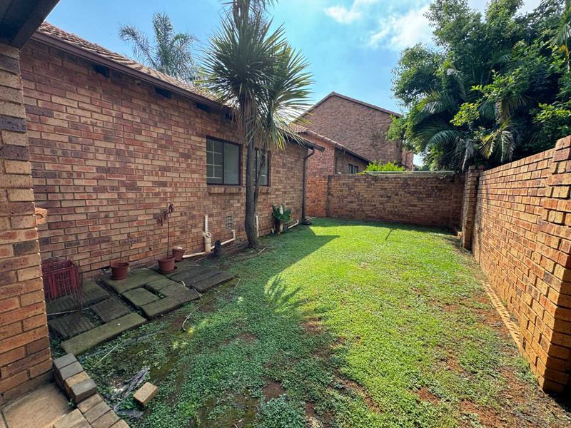 Stunning 3 bedroom townhouse to rent in Weltevredenpark - Photo 8