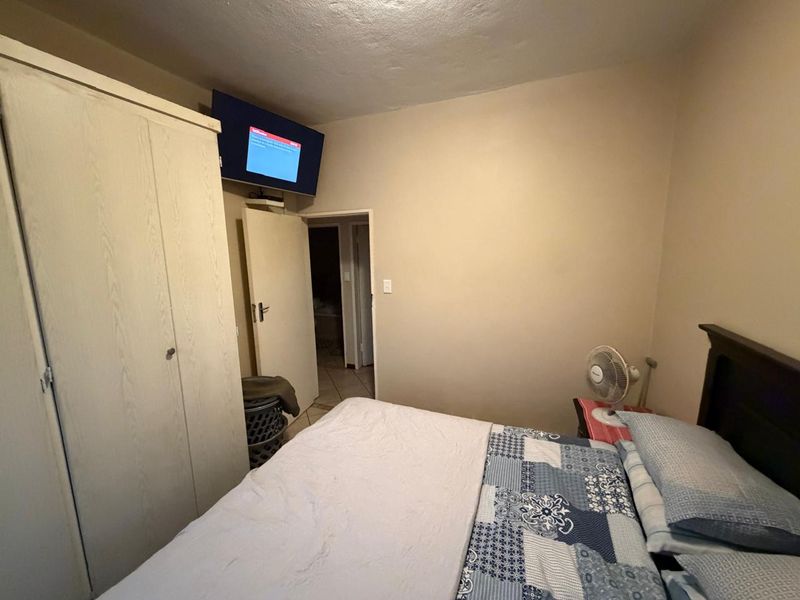 Two Bedroom ground unit in Mooikloof Ridge for Sale - Photo 6