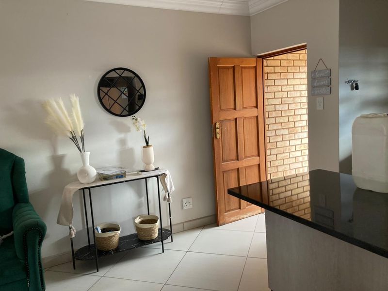 Your Dream Home: Elegant, Functional & Move-In Ready - Photo 3