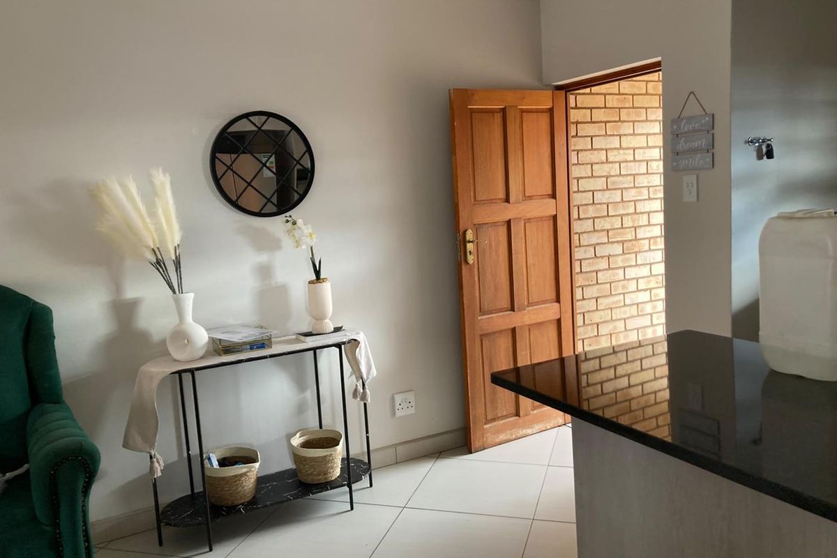 Your Dream Home: Elegant, Functional & Move-In Ready - Photo 3
