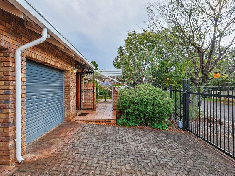 Charming 3-Bedroom Duet in Die Wilgers – Comfort, Space & Convenience Combined - Photo 3