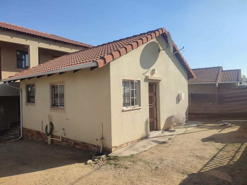 8 Bedroom House for Sale in Cosmo City - Photo 10