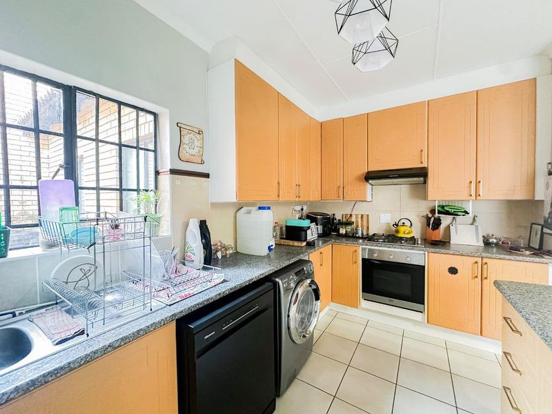 2 Bedroom Simplex with a Private Garden - Photo 8