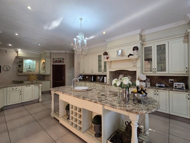 Tuscan Villa where elegance meets luxury - crafted for family, lifestyle, and prestige. - Photo 4