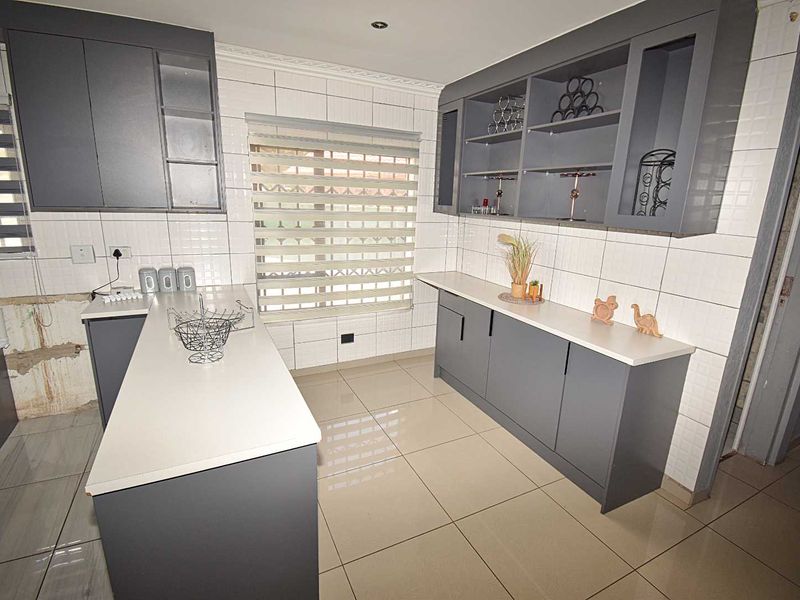 Spacious Family Home with Granny Flat and Pool - Photo 8