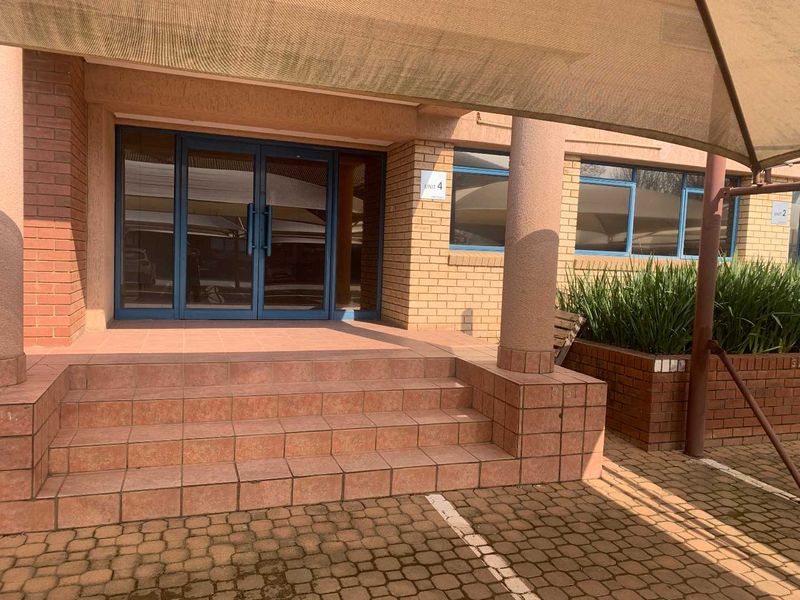 404m2 Office Space To Let | 39 Empire Road, Parktown - Photo 1