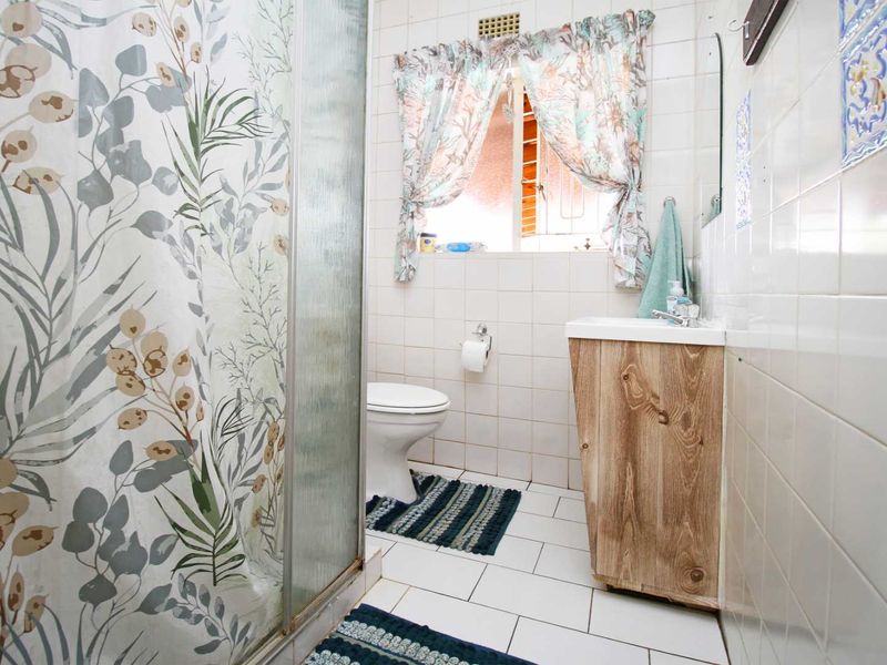 CITY LIFE AND SERENITY GREETS YOU AS YOU ARRIVE AND STEP INTO THIS PEACEFUL AND BEAUTIFUL HOME - Photo 9