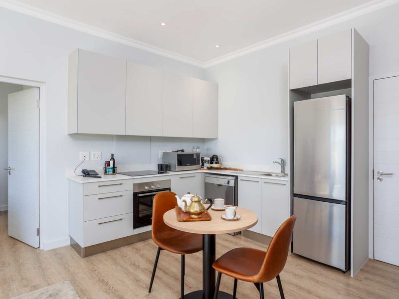 Spacious North-Facing Two-Bedroom Luxury Suite at Val de Vie Evergreen - Photo 4