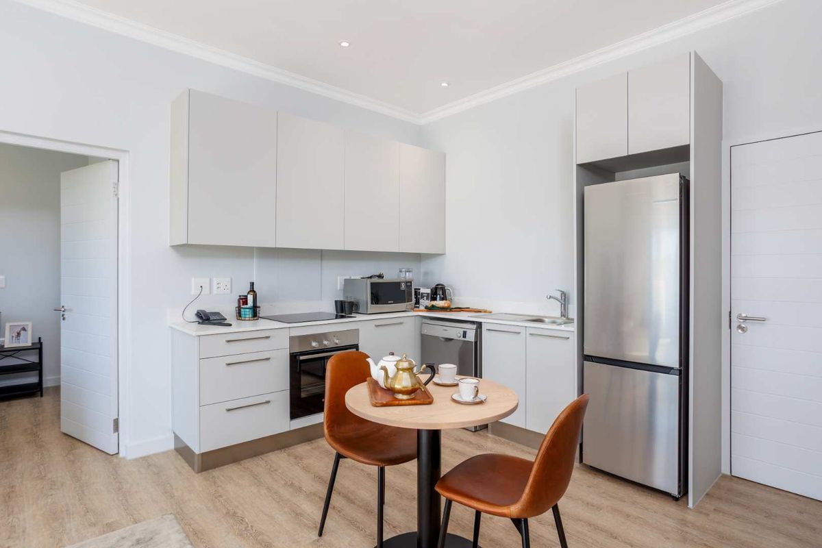 Spacious North-Facing Two-Bedroom Luxury Suite at Val de Vie Evergreen - Photo 4