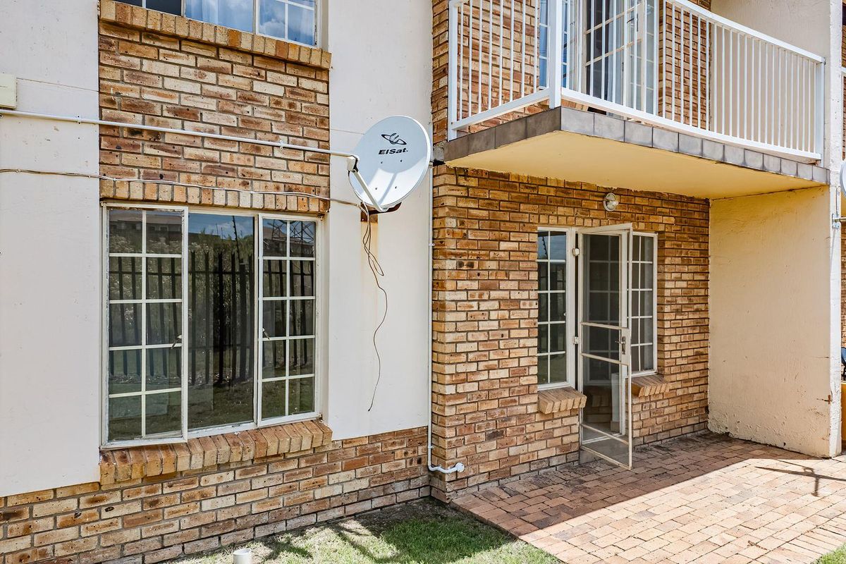 For the Upwardly Mobile - A Perfect One Bedroom Apartment - Photo 2