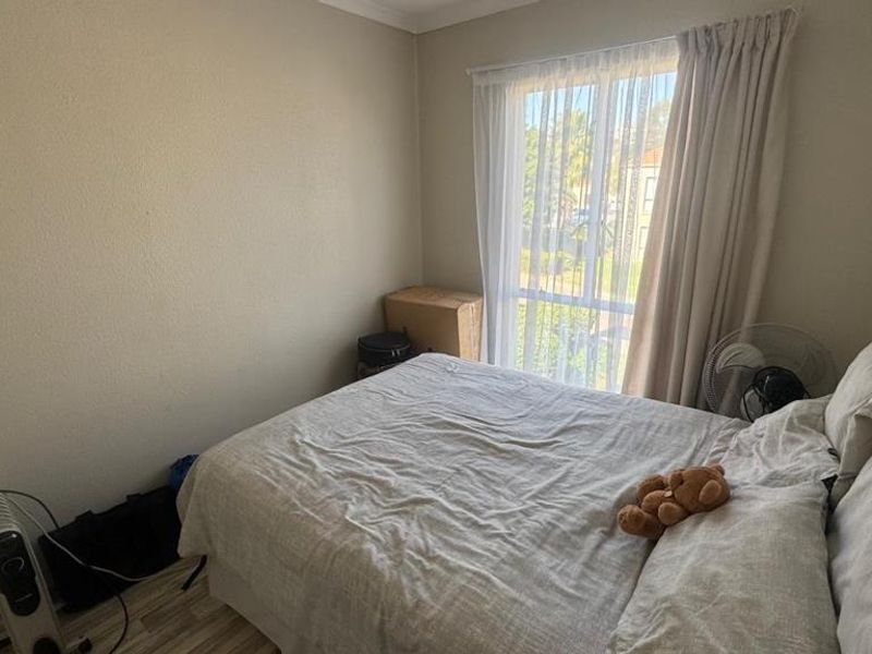 Chic Suburban Sanctuary: Modern 2-Bedroom Gem in Secure Oakdene Complex! - Photo 7