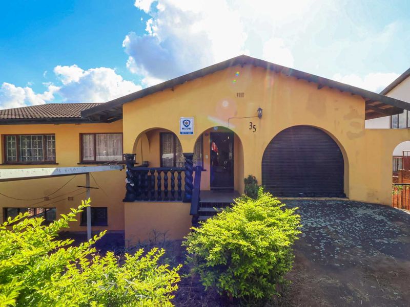 Rare Free-Standing Gem in the Heart of Kharwastan, Chatsworth! - Photo 4
