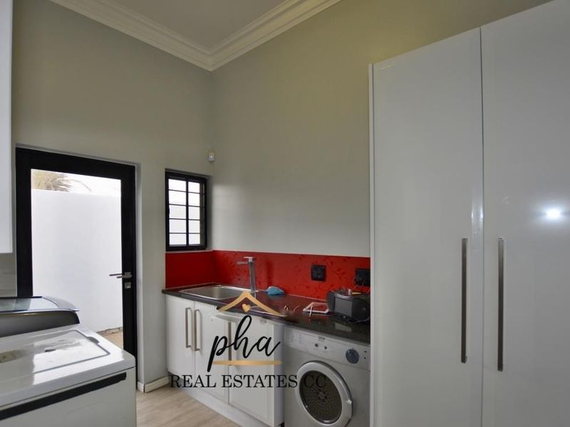 Entertainer's Dream!! 5 bedroom house with pool for sale in Walvis Bay for N$6 700 000.00 - Photo 4