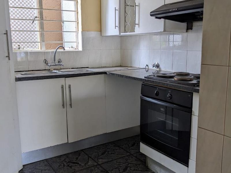 Sun, Space & Smart Living in your 3-Bed Family Townhouse - Photo 4